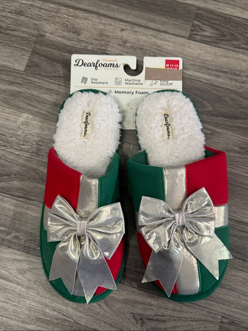 NWT Dearfoams Christmas present theme slippers